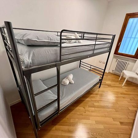 Апартаменти Beija Flor-Trilocale Piazza Garibaldi N18 Дезенцано-дель-Гарда Екстер'єр фото