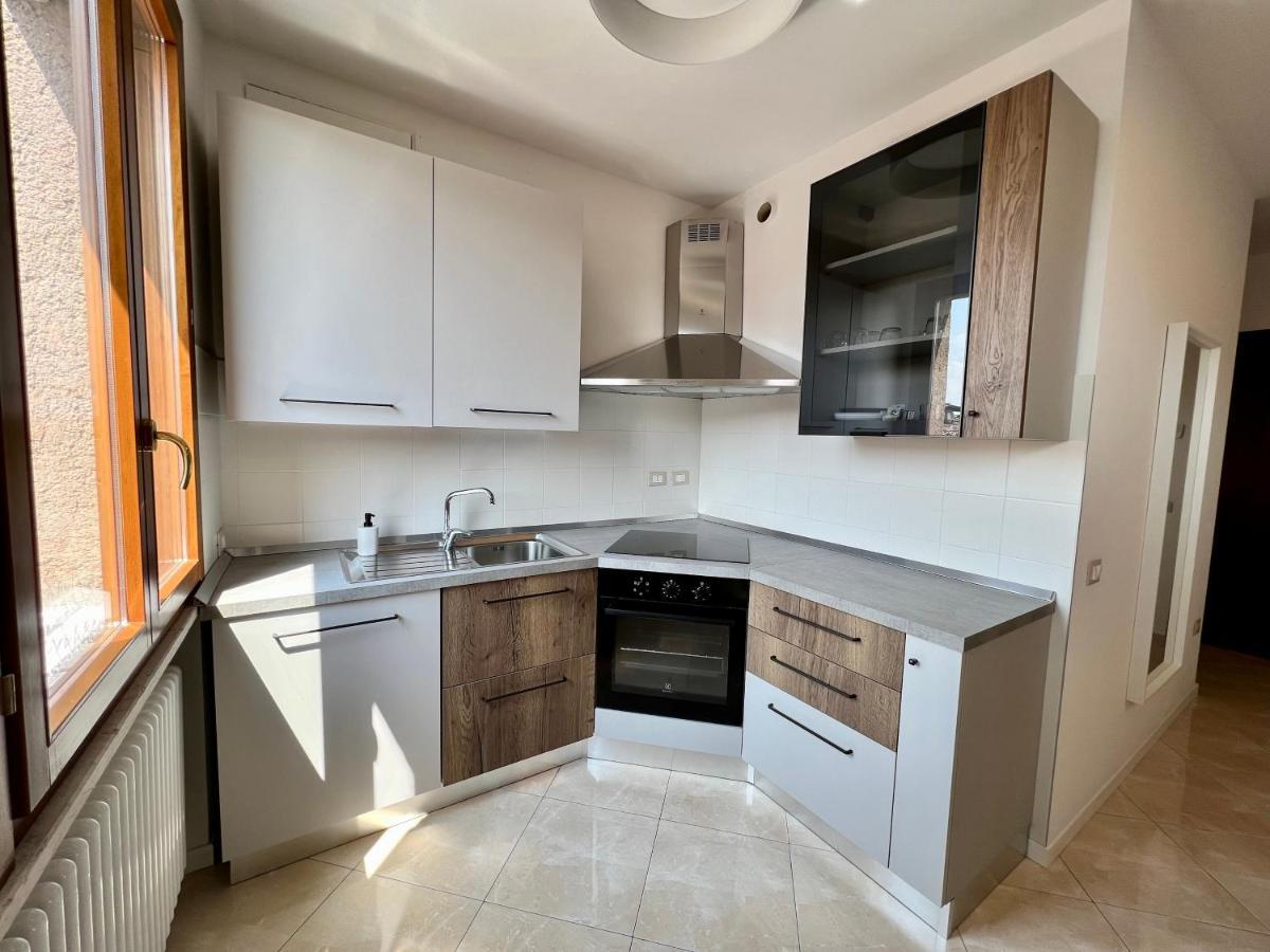 Апартаменти Beija Flor-Trilocale Piazza Garibaldi N18 Дезенцано-дель-Гарда Екстер'єр фото