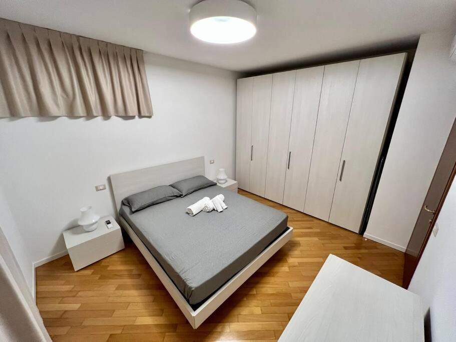 Апартаменти Beija Flor-Trilocale Piazza Garibaldi N18 Дезенцано-дель-Гарда Екстер'єр фото